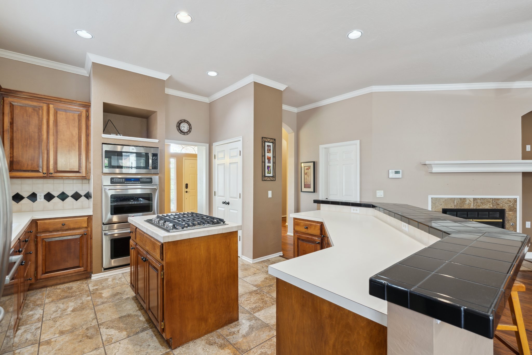 12525 Youngs Pl_018.jpg