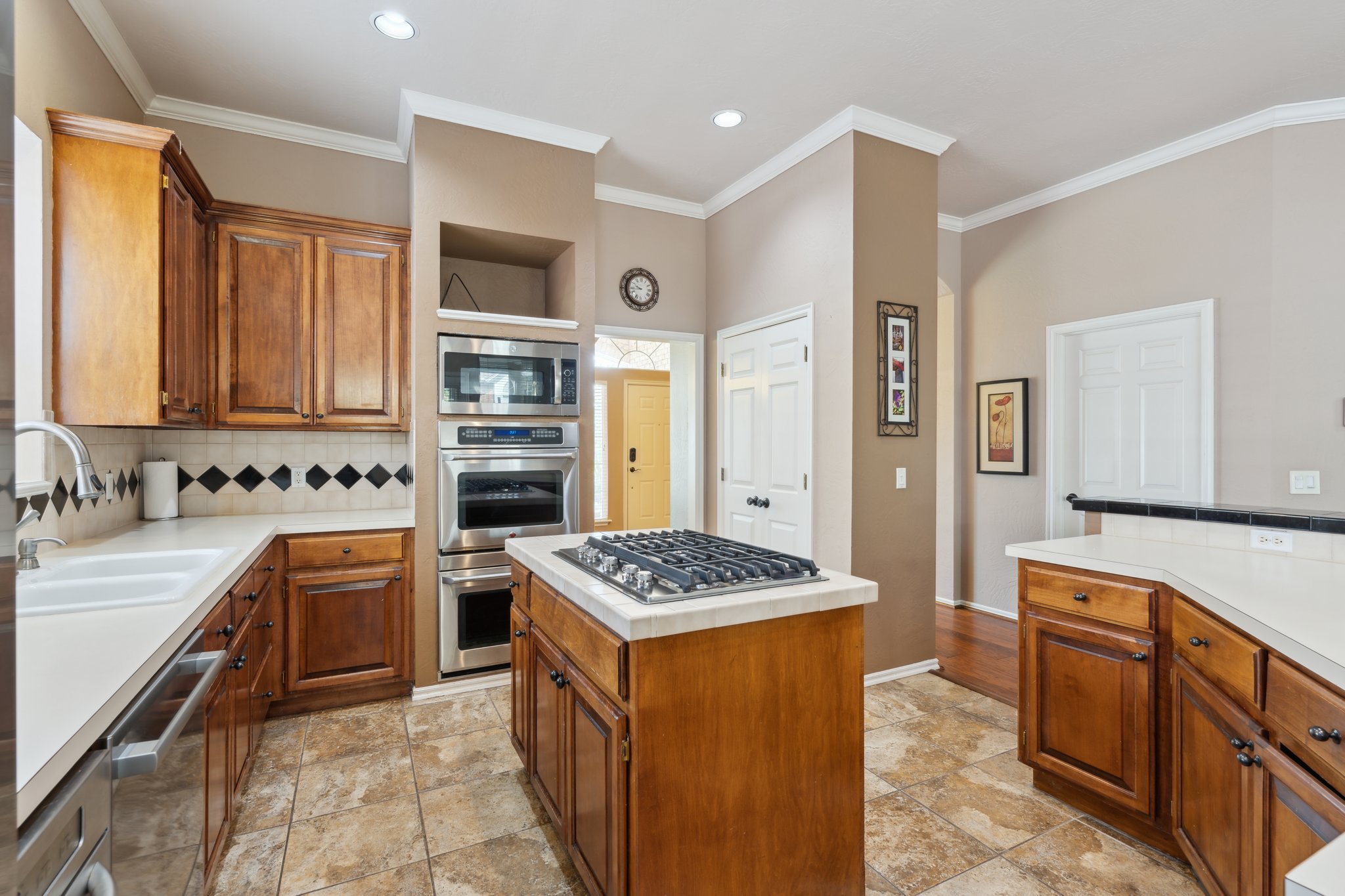 12525 Youngs Pl_019.jpg