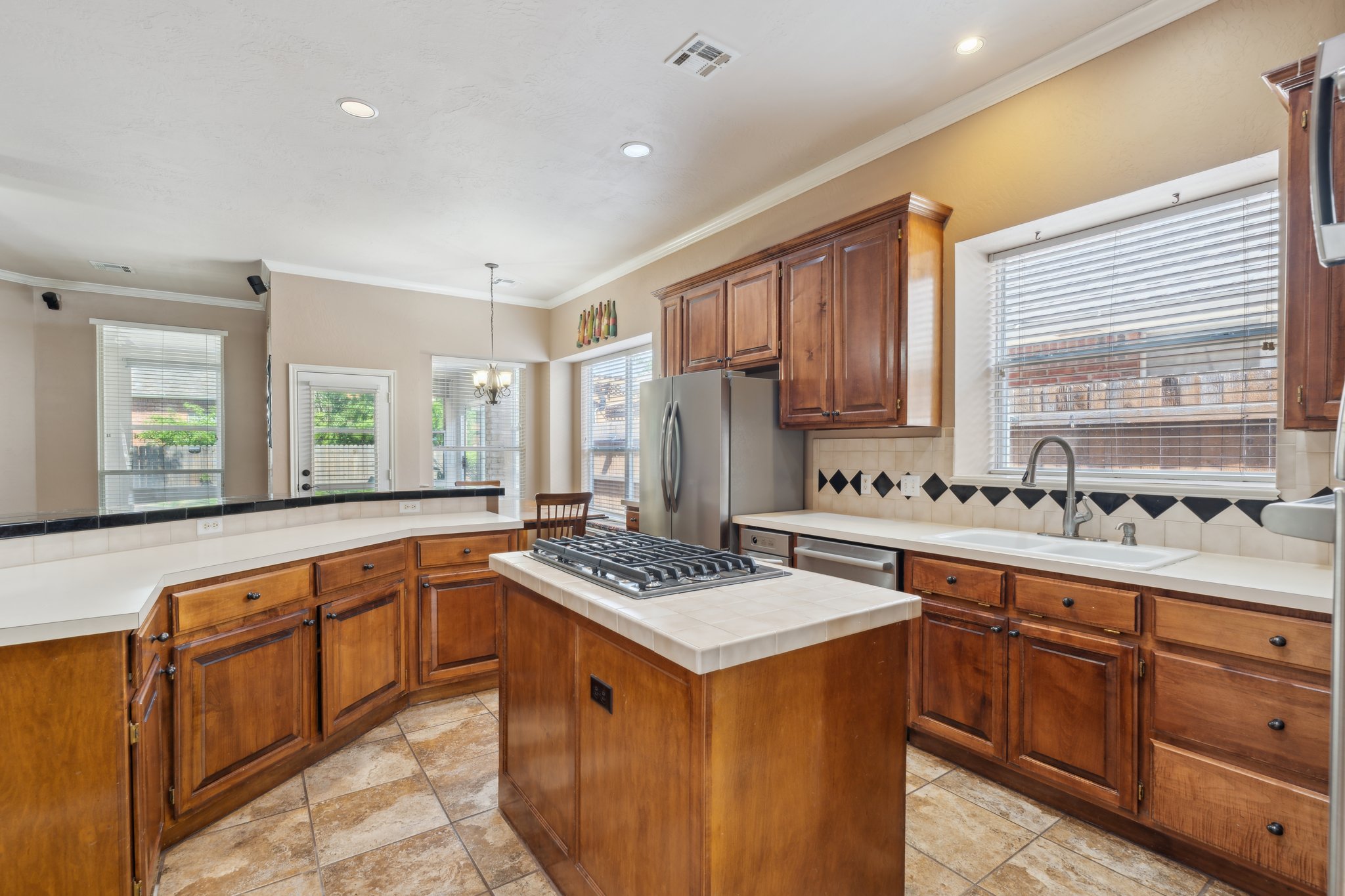 12525 Youngs Pl_021.jpg