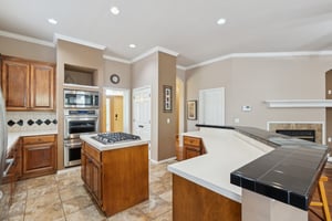 12525 Youngs Pl_018.jpg