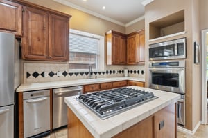 12525 Youngs Pl_023.jpg