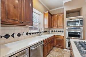 12525 Youngs Pl_024.jpg