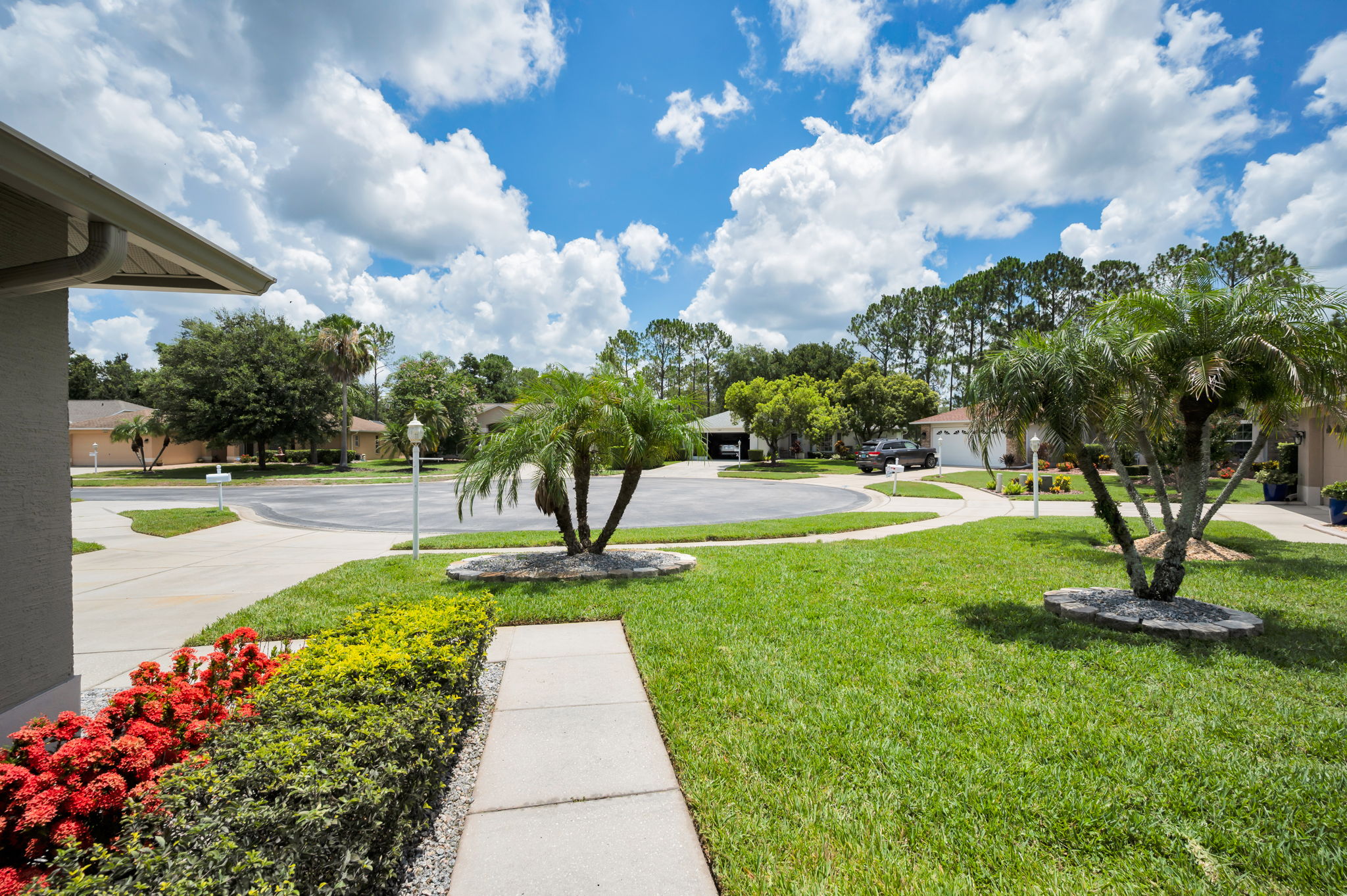 Frontyard and Cul-de-sac