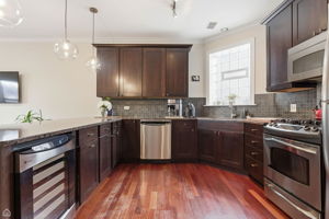 1254 W Diversey Pkwy 3 - Laura Kisling_CHP2026_012