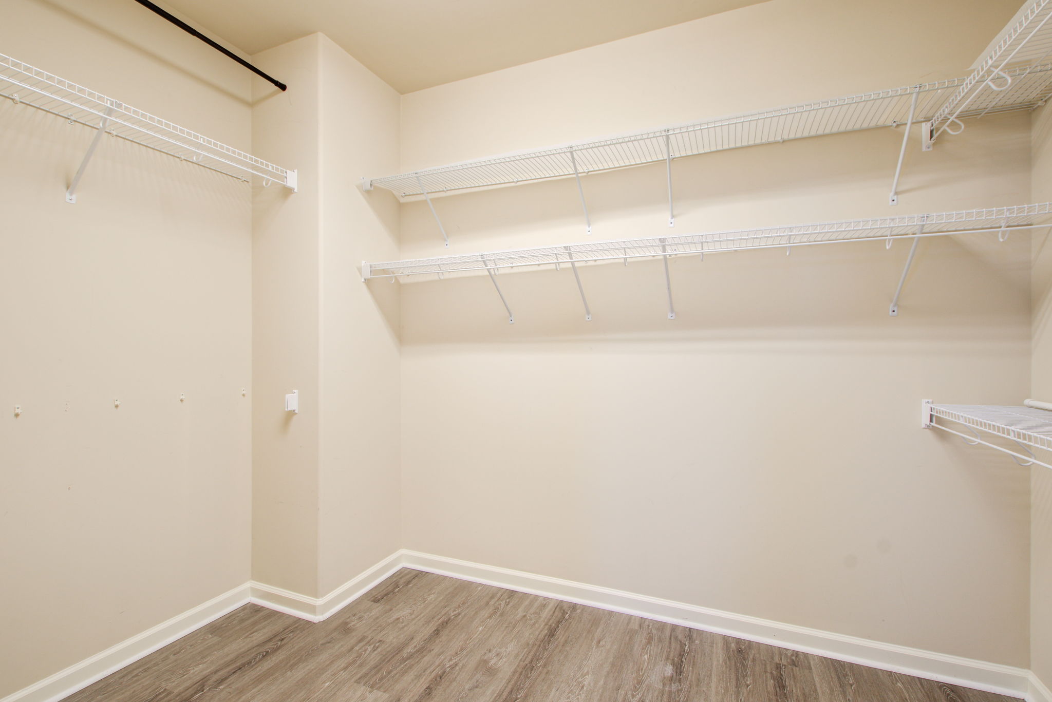 27 Main BR En Suite C Walk In Closet