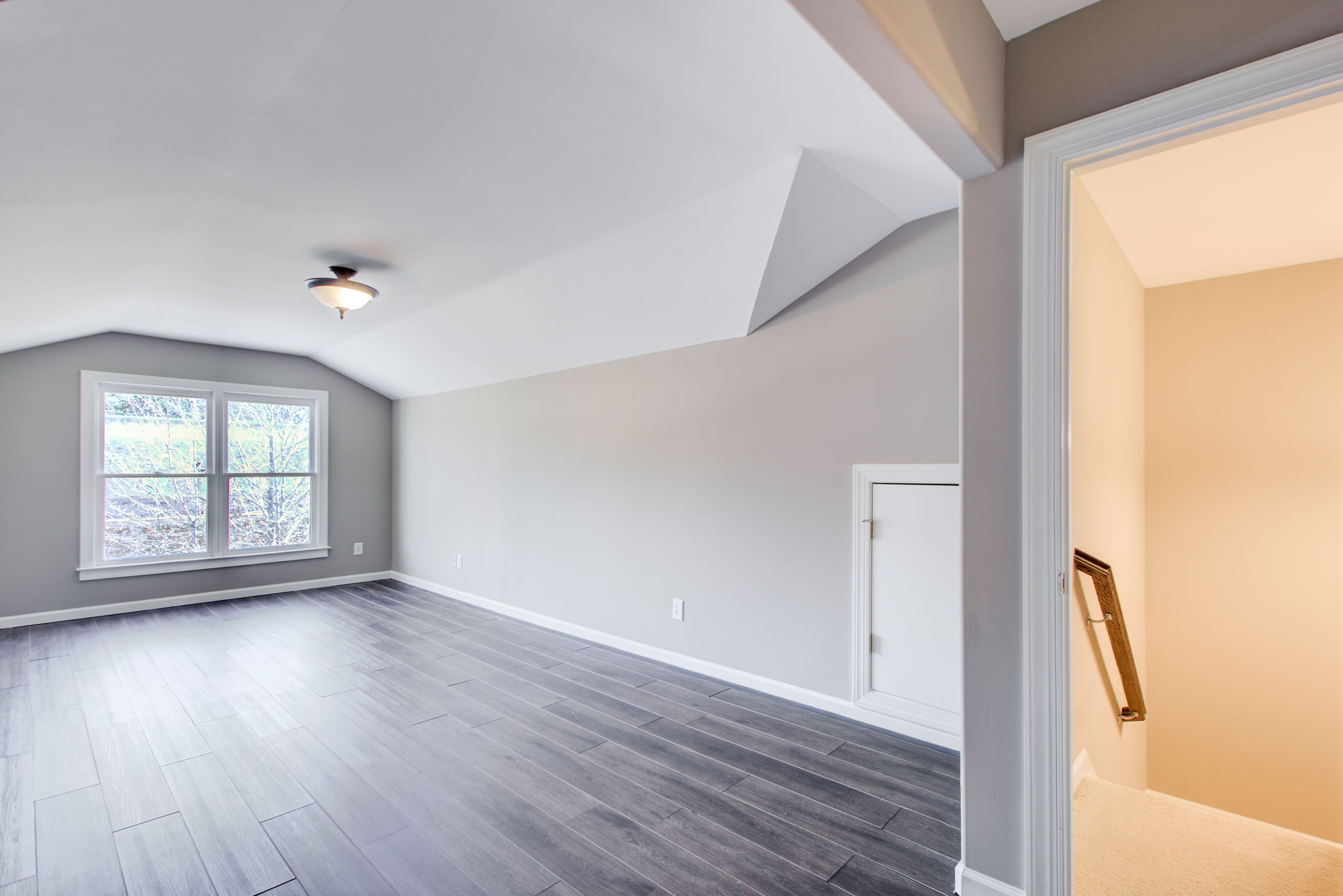 40 Bonus Room A w Stairwell