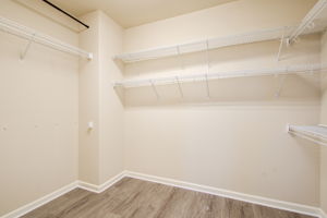 27 Main BR En Suite C Walk In Closet