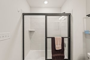  Photo 32