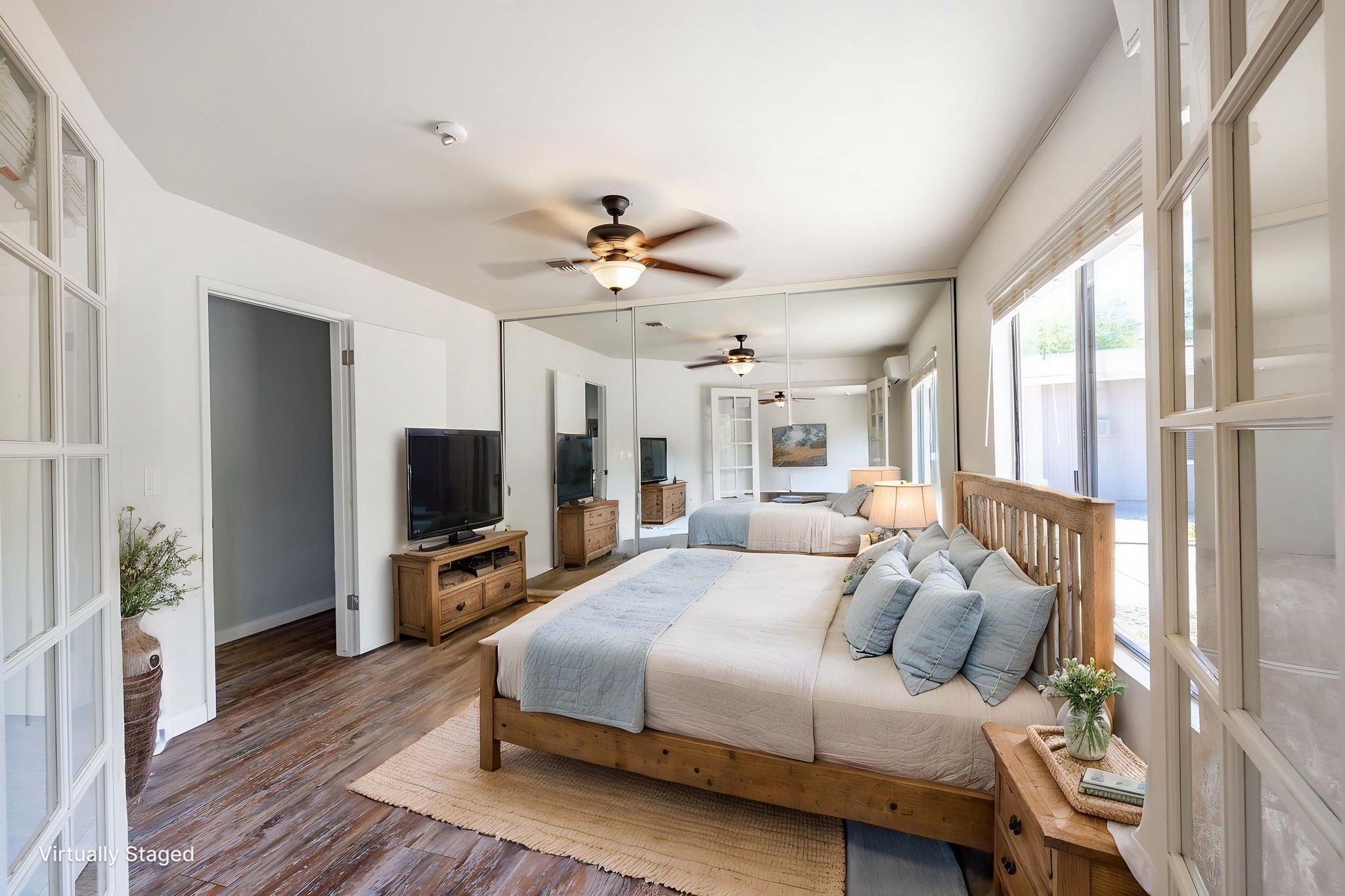 2R2A7292-1 virtually staged.jpeg