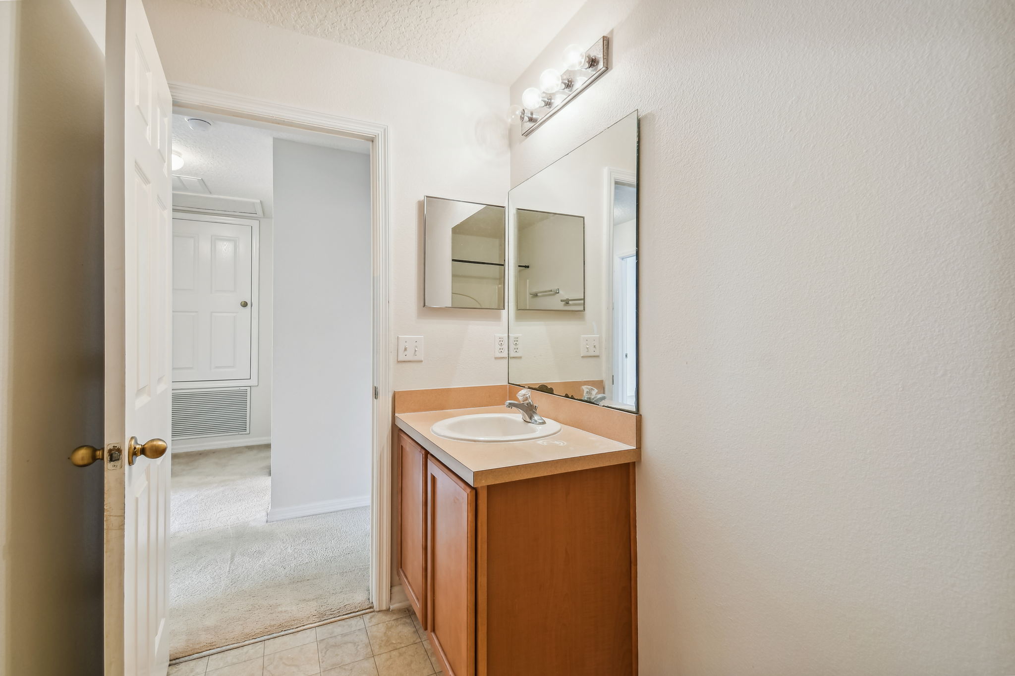 2nd full bathroom vanity area