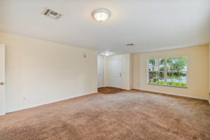 Bright and sunny living & dining room