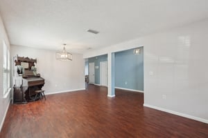 Woodfield Cir W-011.jpg