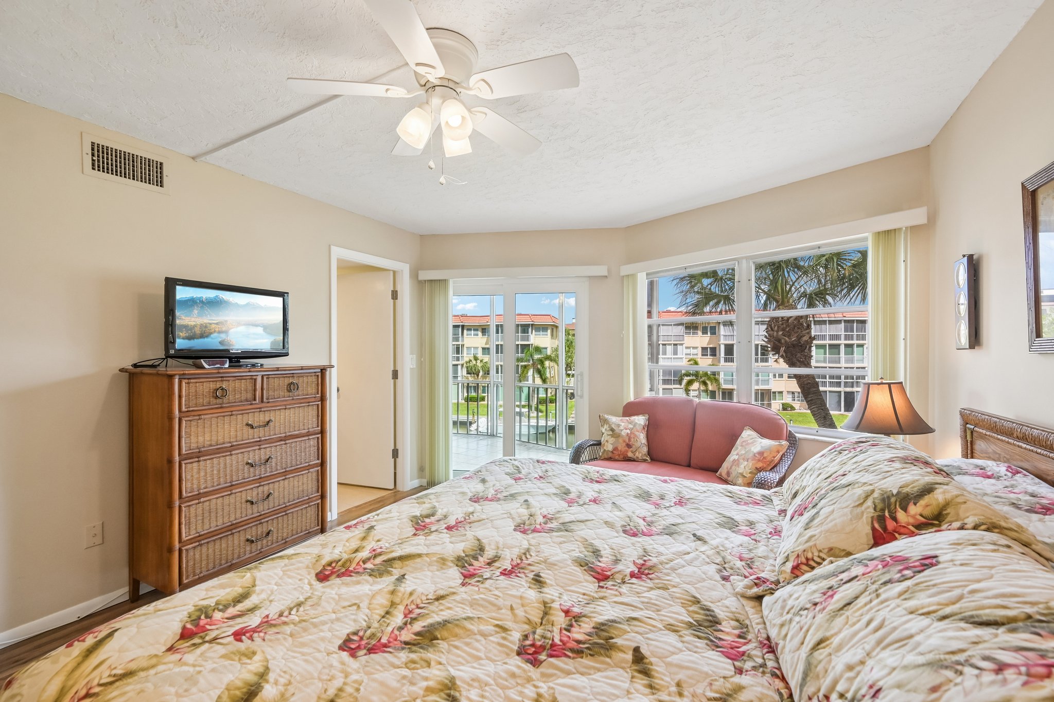 S Portofino Dr 307-S0509-022.jpg