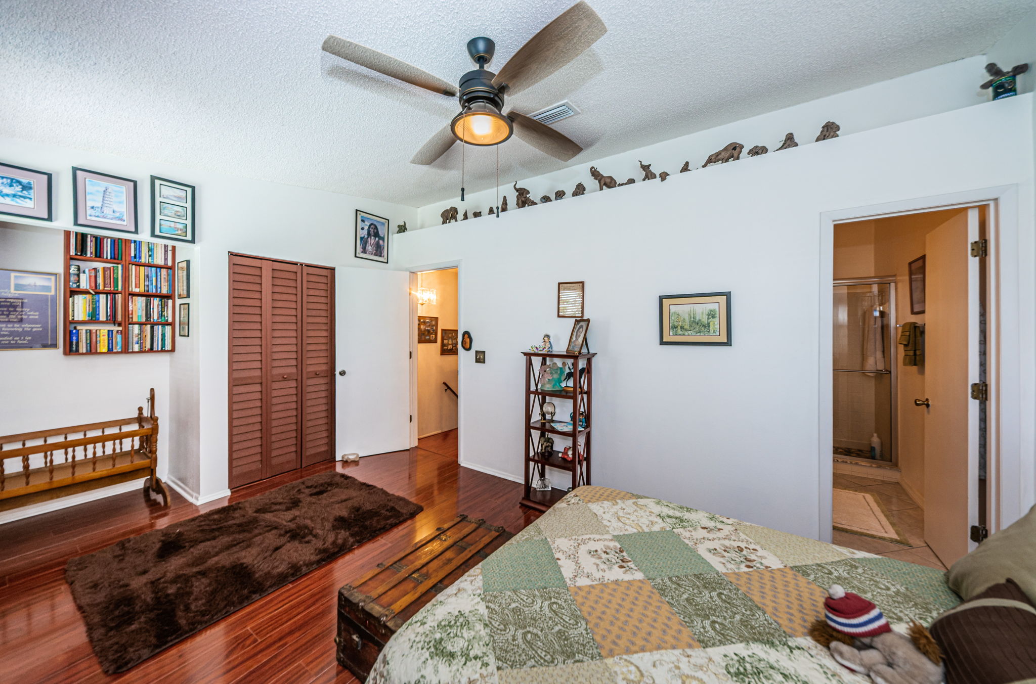 Upper Level Guest Bedroom2c