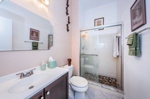 Upper Level Guest Bathorom2