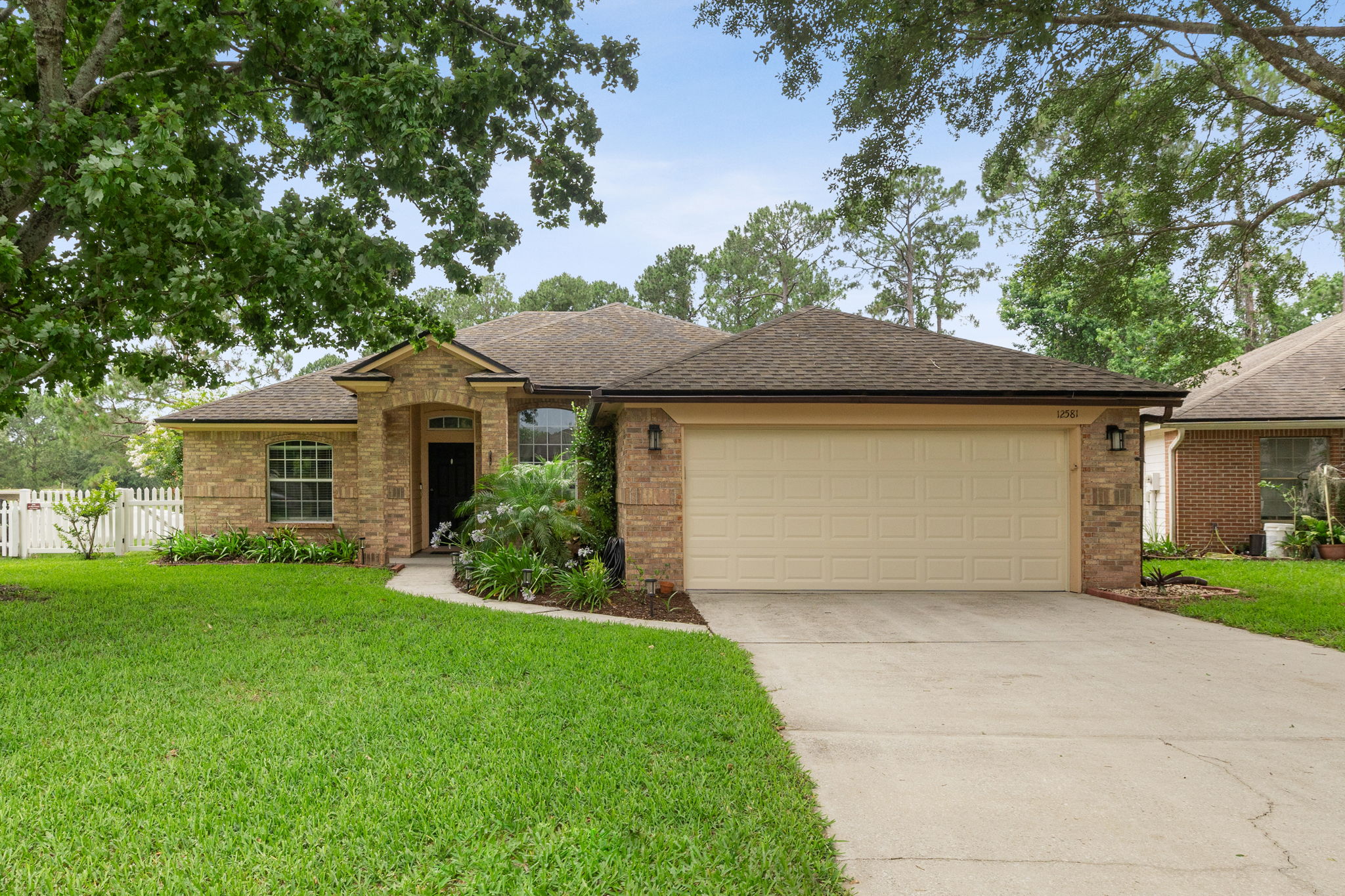Welcome to 12581 Ashglen Dr N