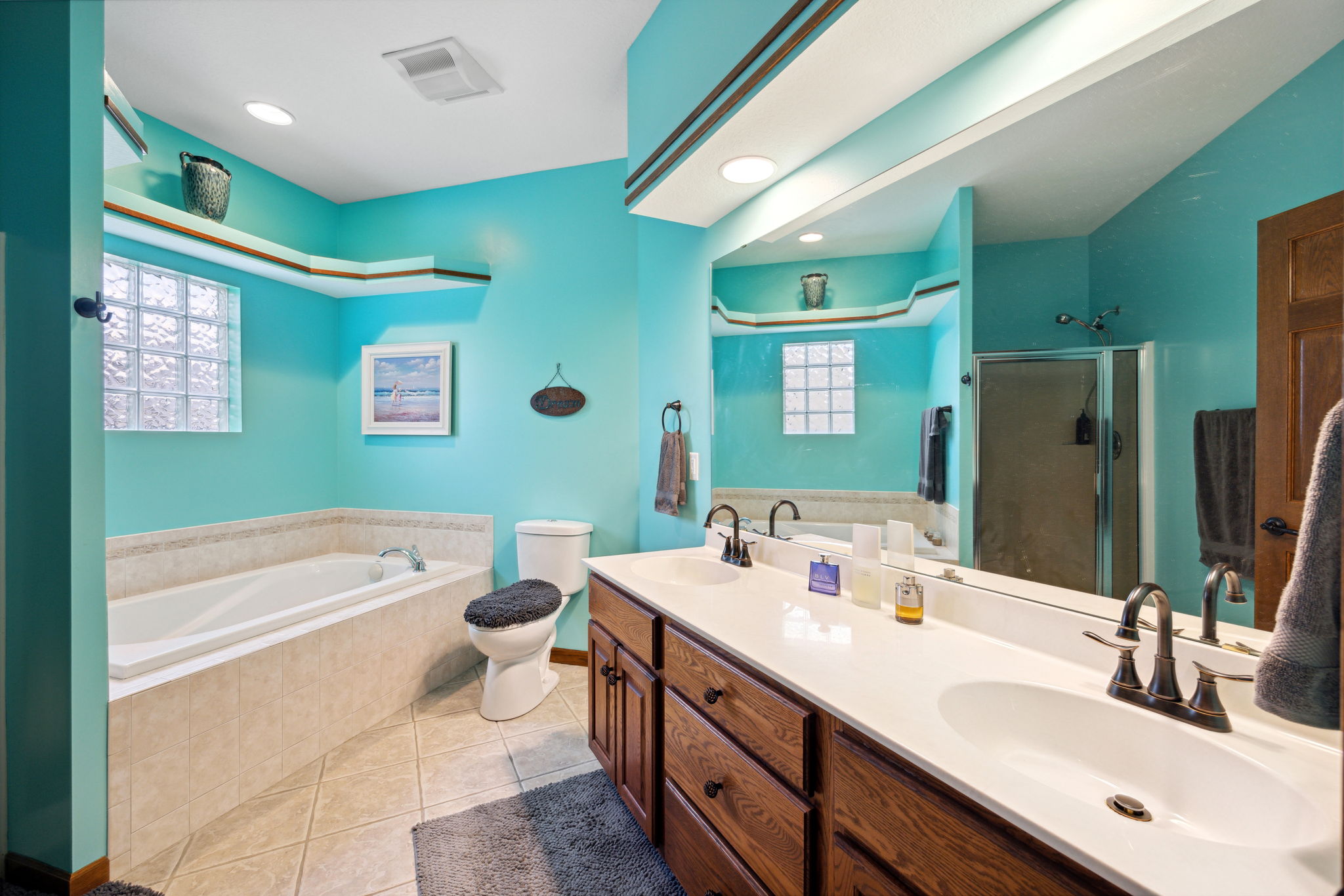 18_Interior - Bathroom