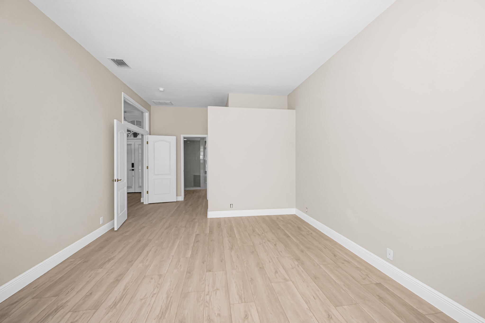 Primary Bedroom1b