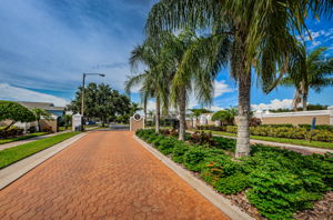 21-North Lake Entry