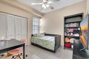  Photo 33