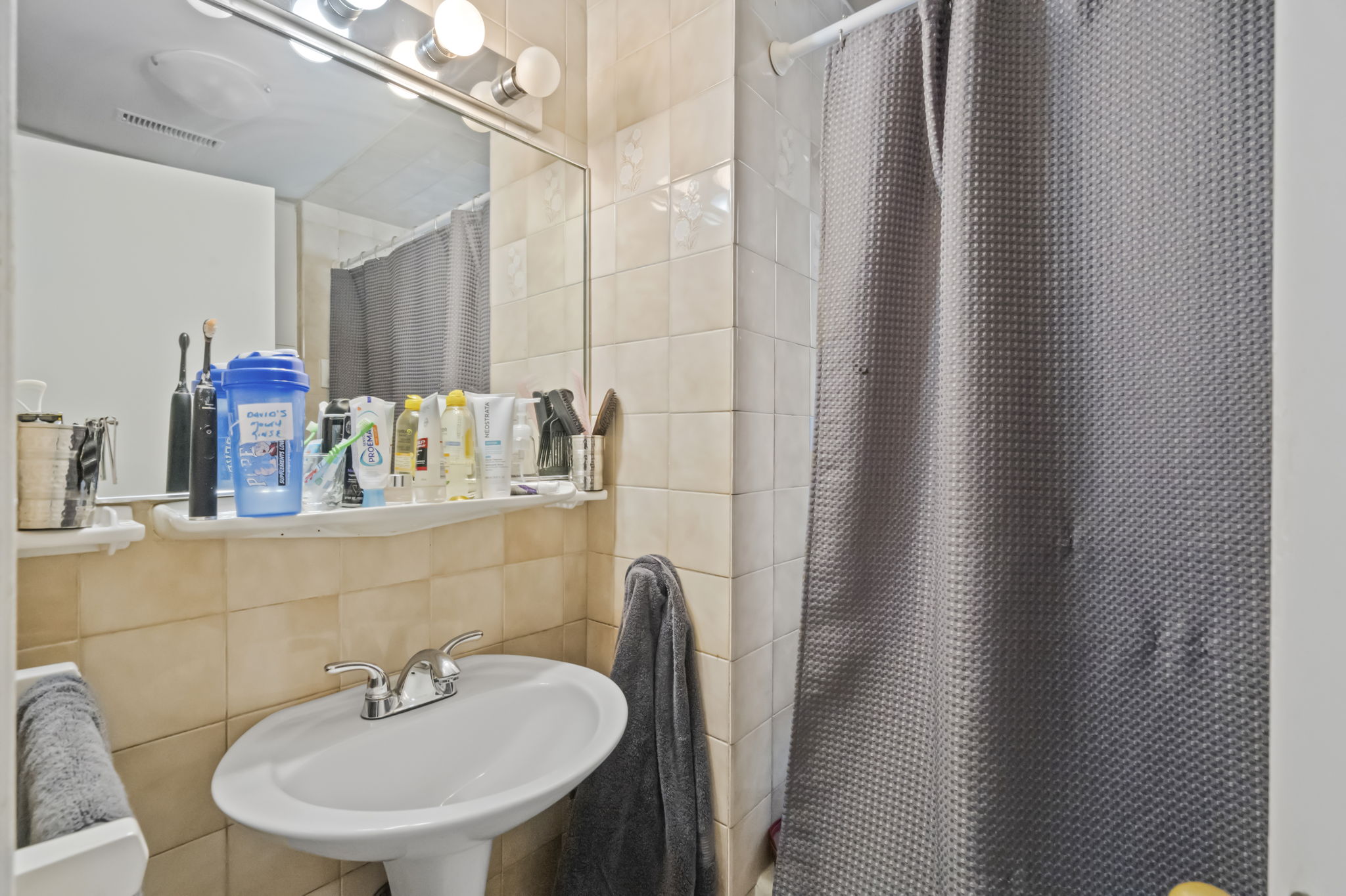 126 Anthony Rd Toronto, ON M3K 1B6