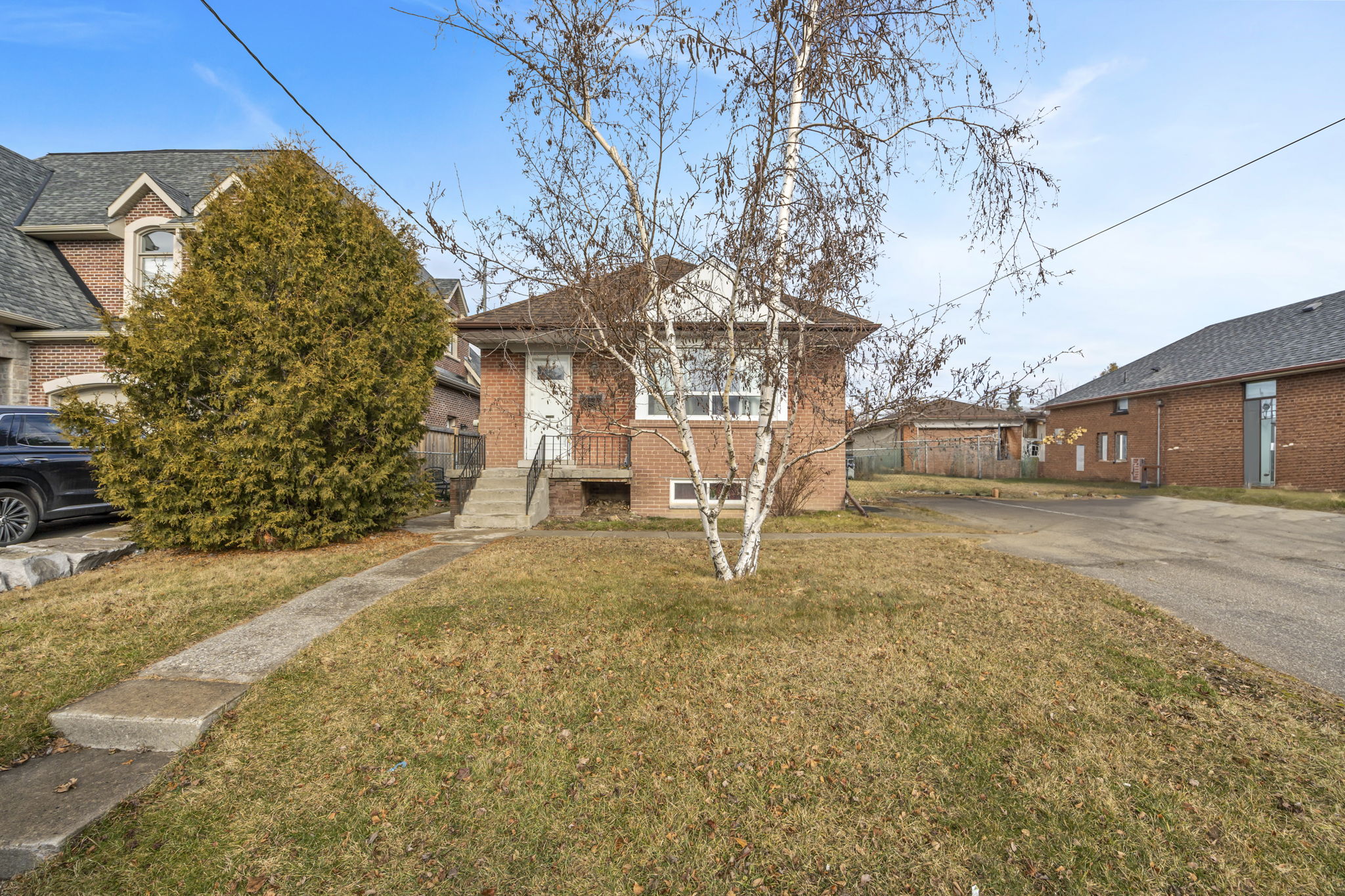126 Anthony Rd Toronto, ON M3K 1B6