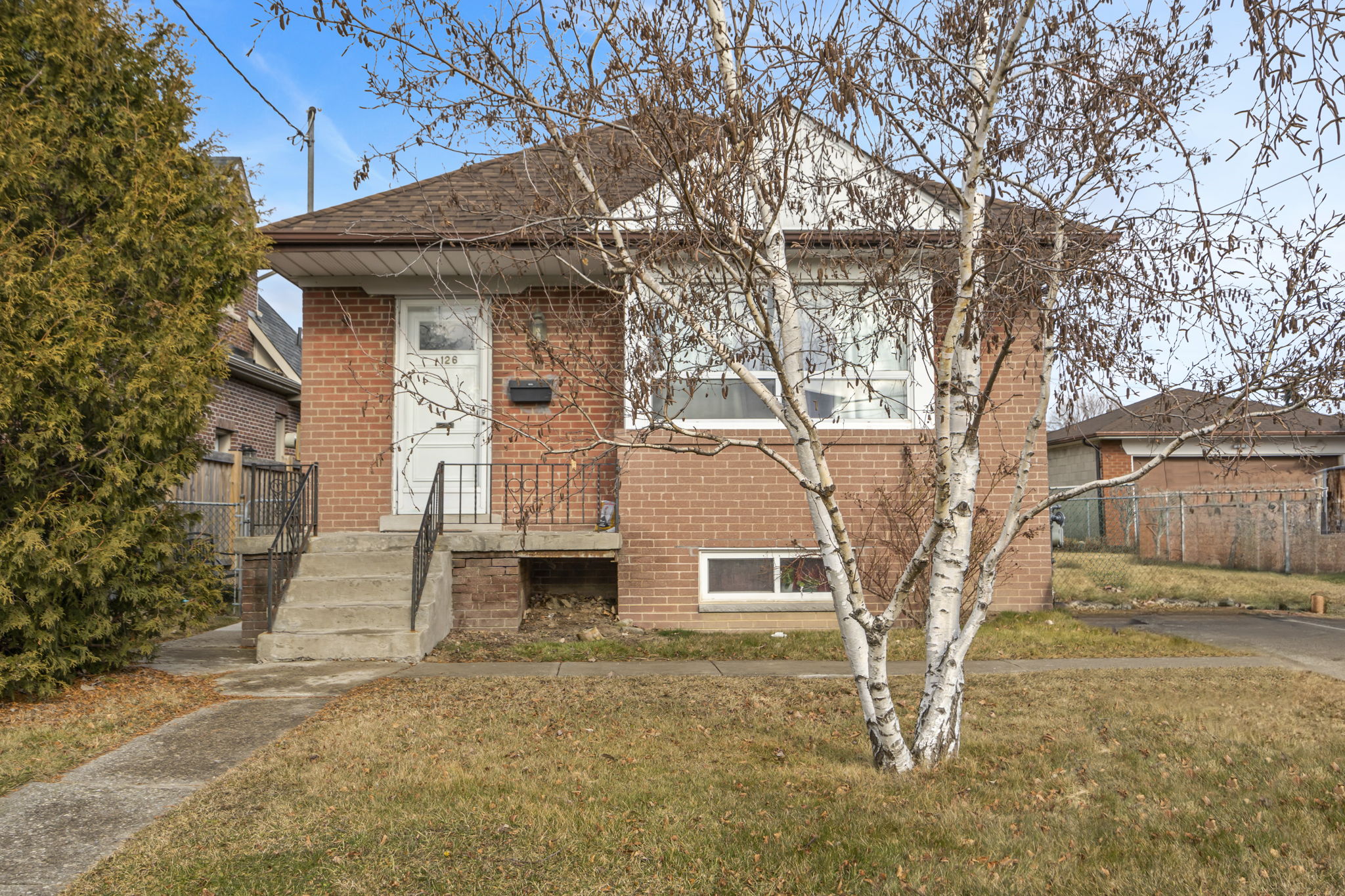 126 Anthony Rd Toronto, ON M3K 1B6