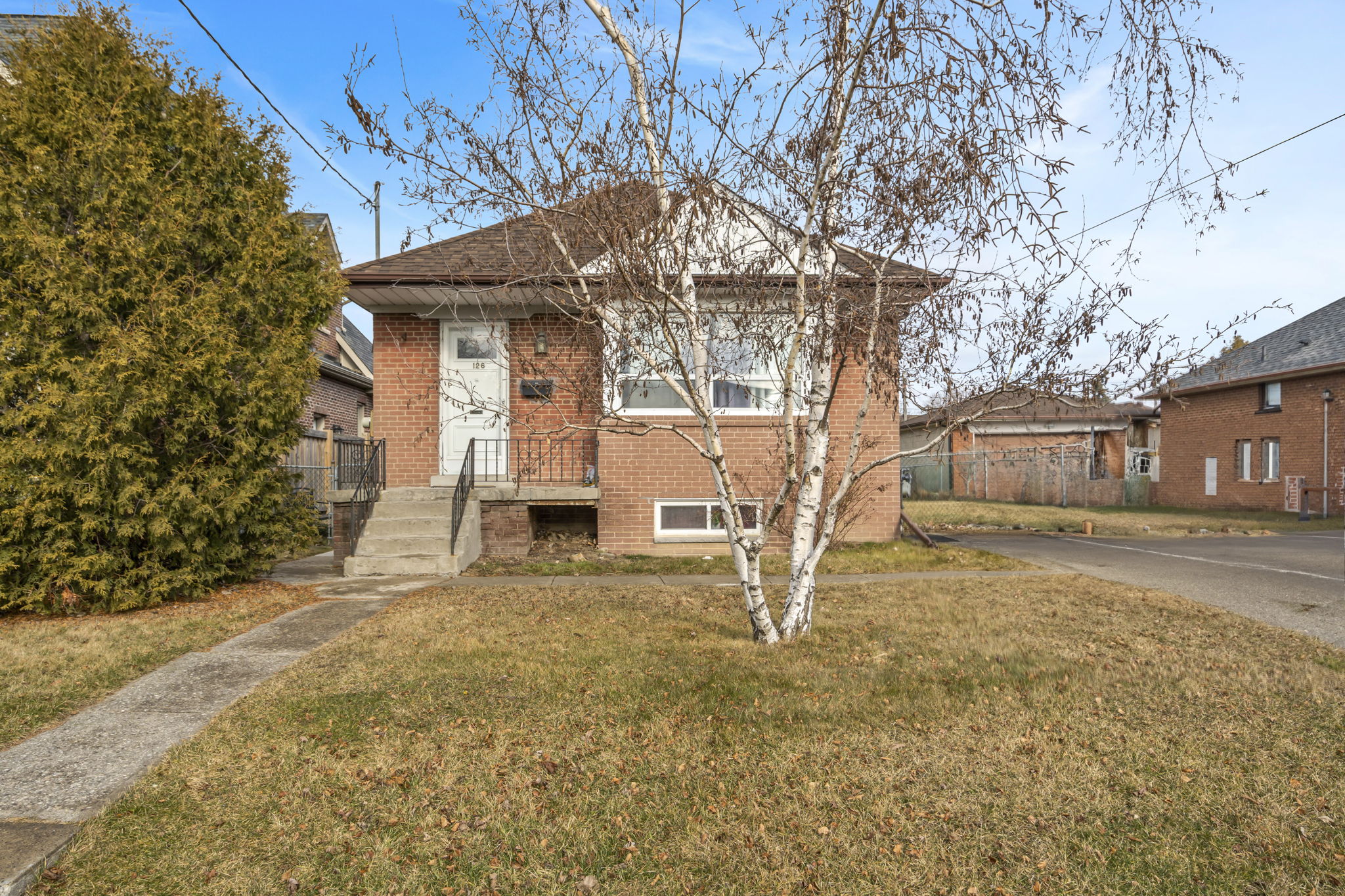 126 Anthony Rd Toronto, ON M3K 1B6