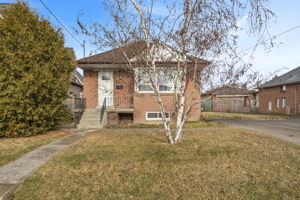 126 Anthony Rd, Toronto ON — real estate photography by Amazing Photo Video