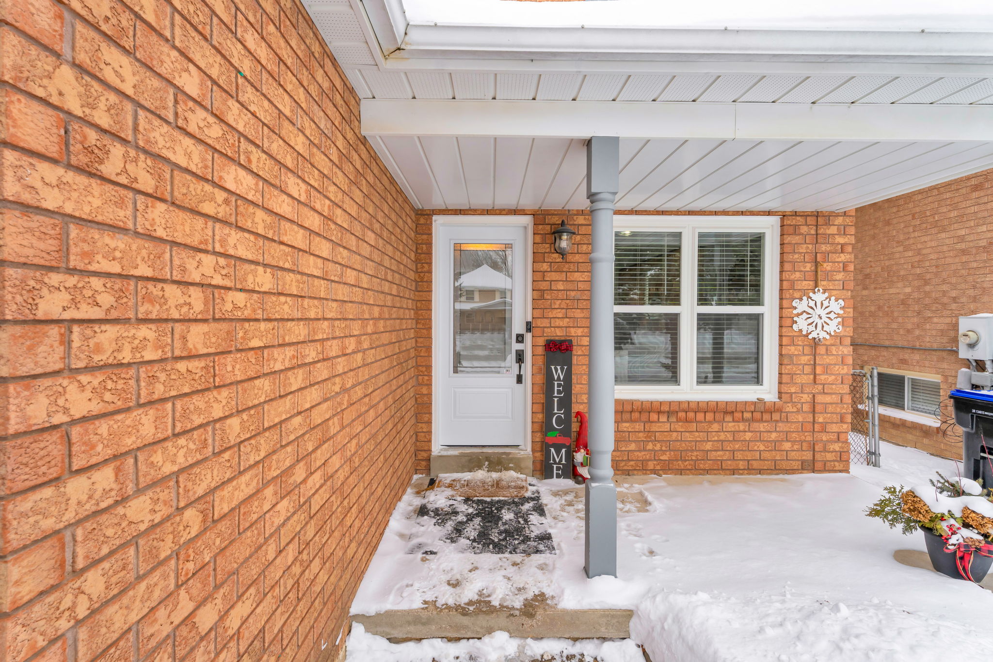 Front Porch/Entrance