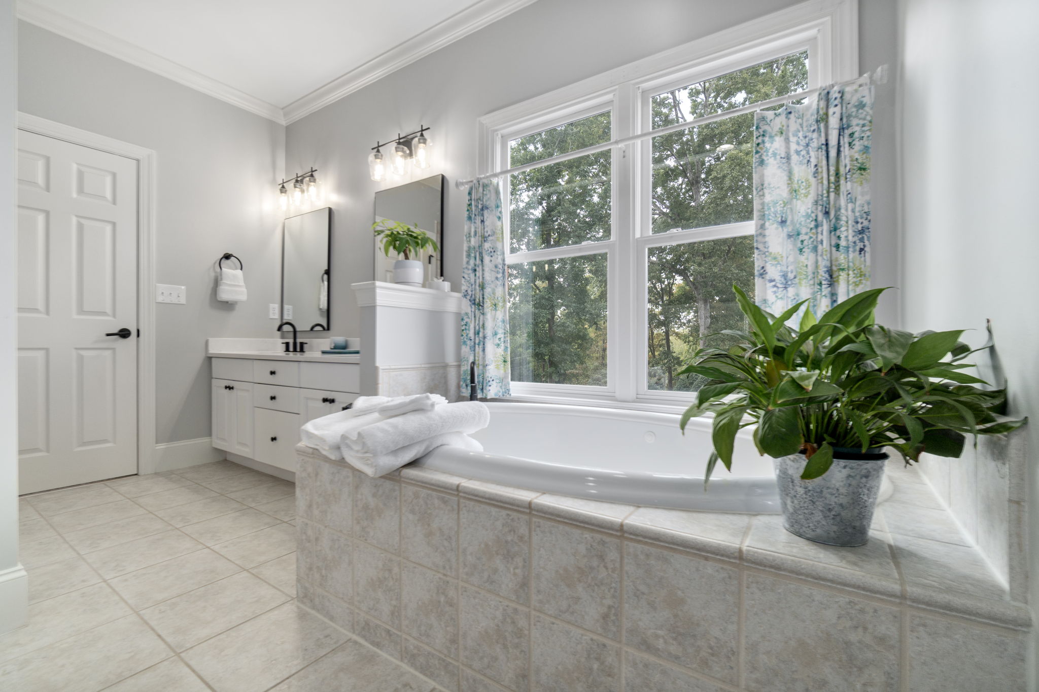 06 - 126 Red Brook Ln - Primary Bth (2)