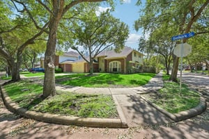 Selkirk Dr-S0405-002.jpg