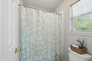 Selkirk Dr-S0405-041.jpg