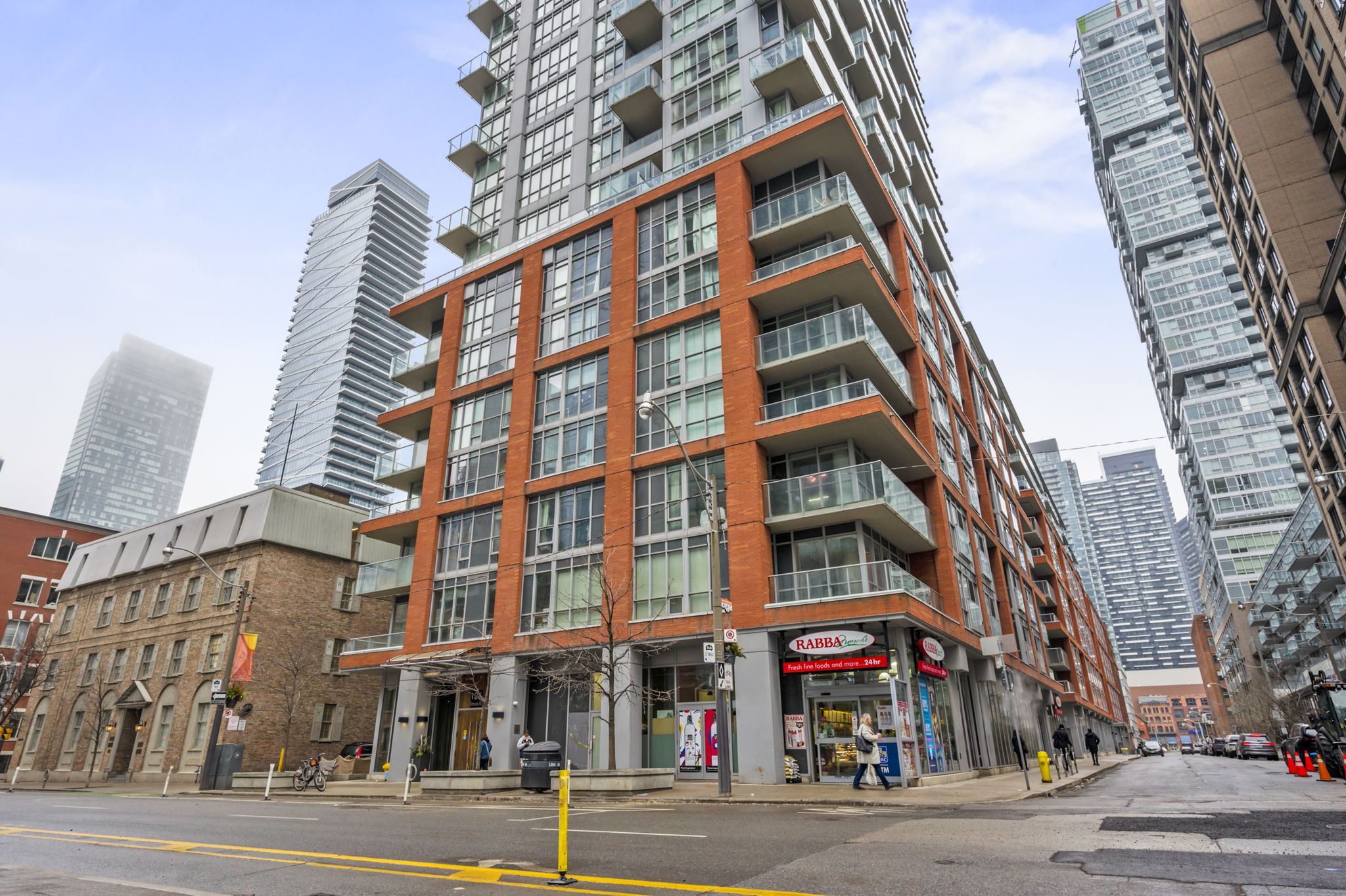 126 Simcoe St Unit 1806
