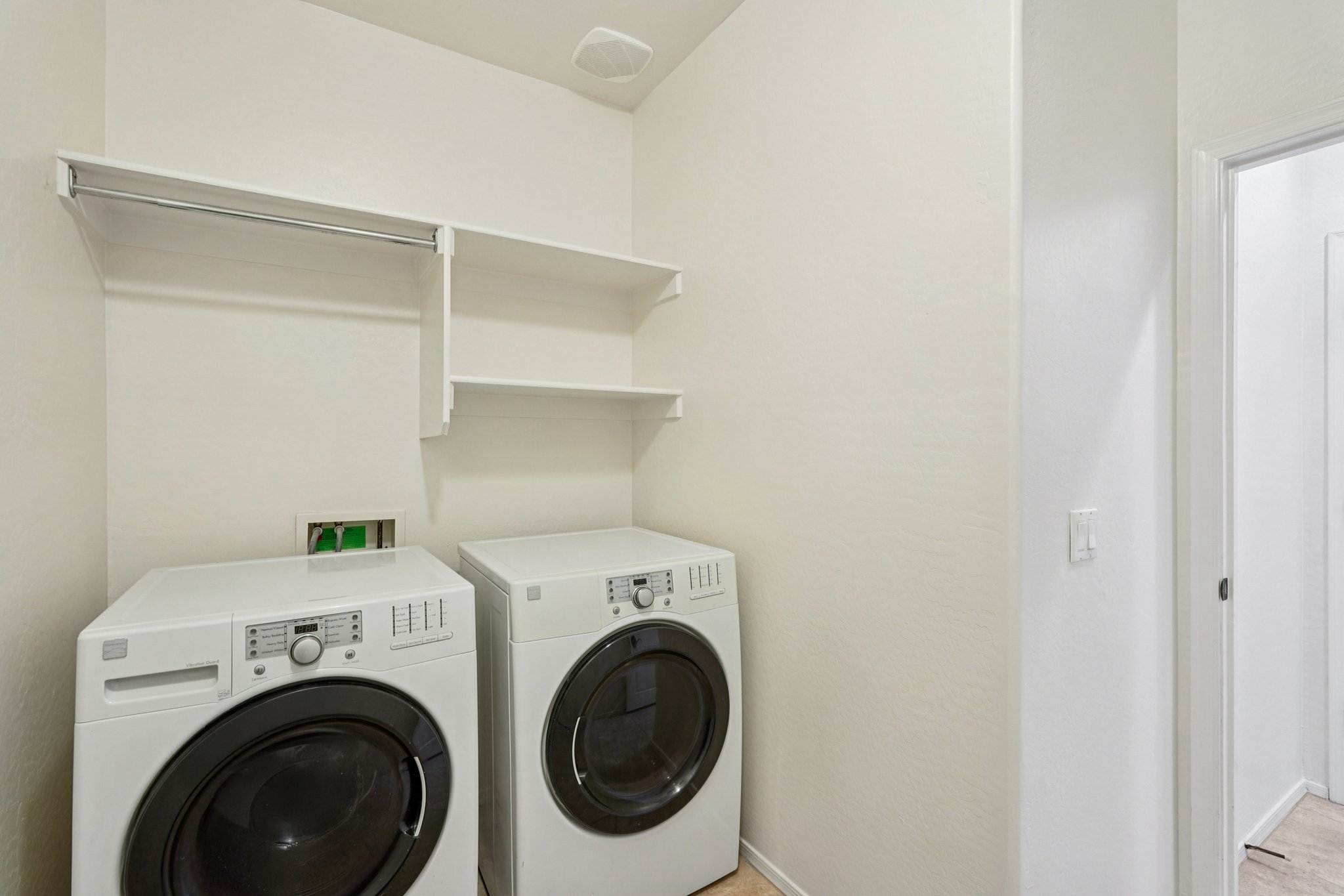 W Rosewood Ln-S1811-018.jpg