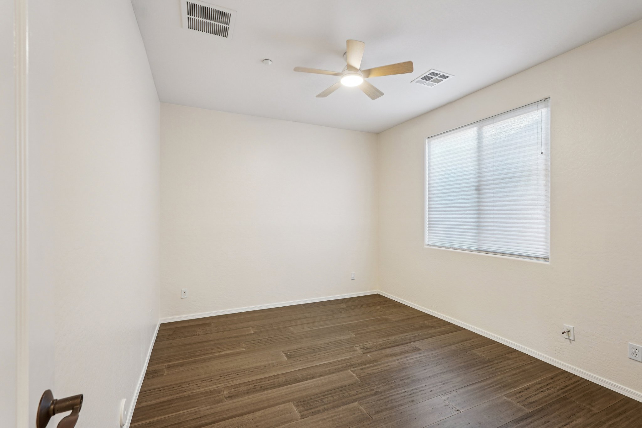 W Rosewood Ln-S1811-020.jpg