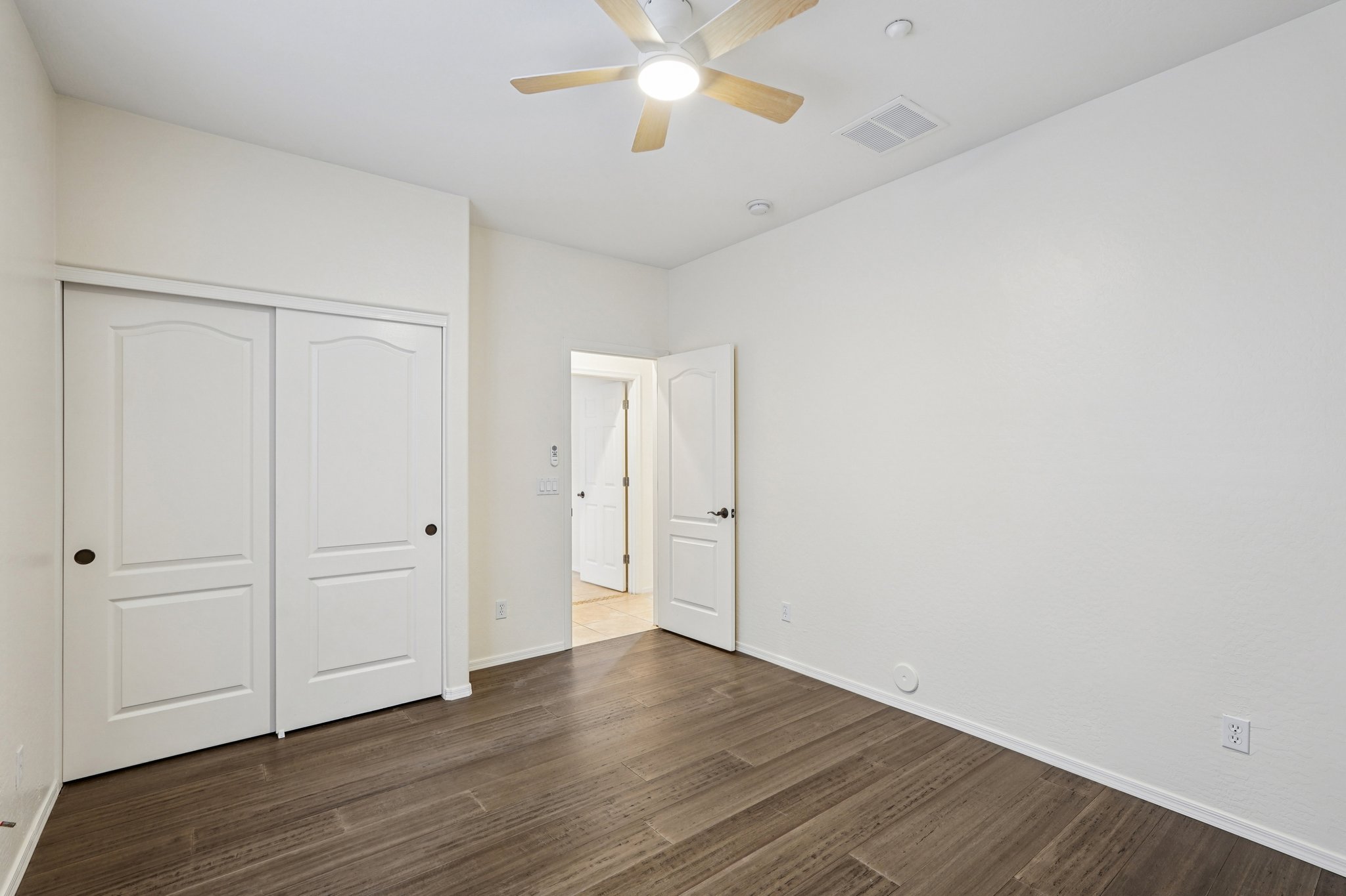 W Rosewood Ln-S1811-021.jpg