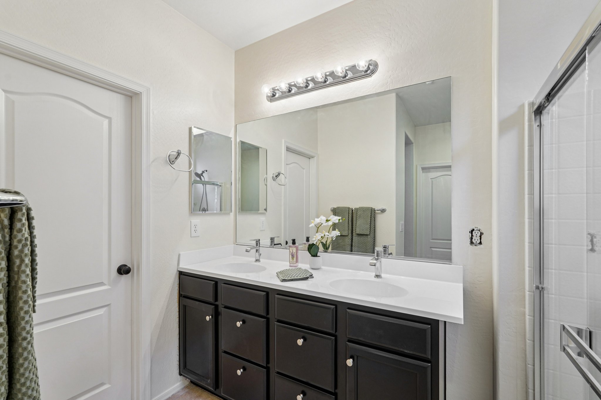 W Rosewood Ln-S1811-028.jpg