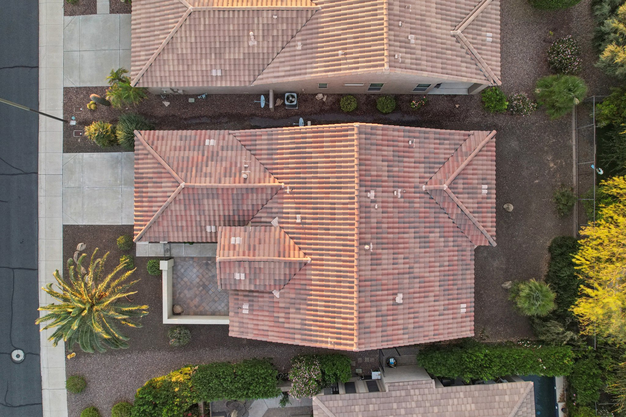 W Rosewood Ln-S1811-044.jpg