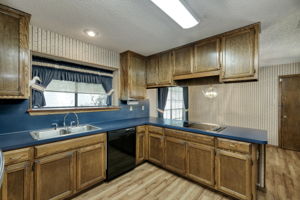 Kitchen/Breakfast Area