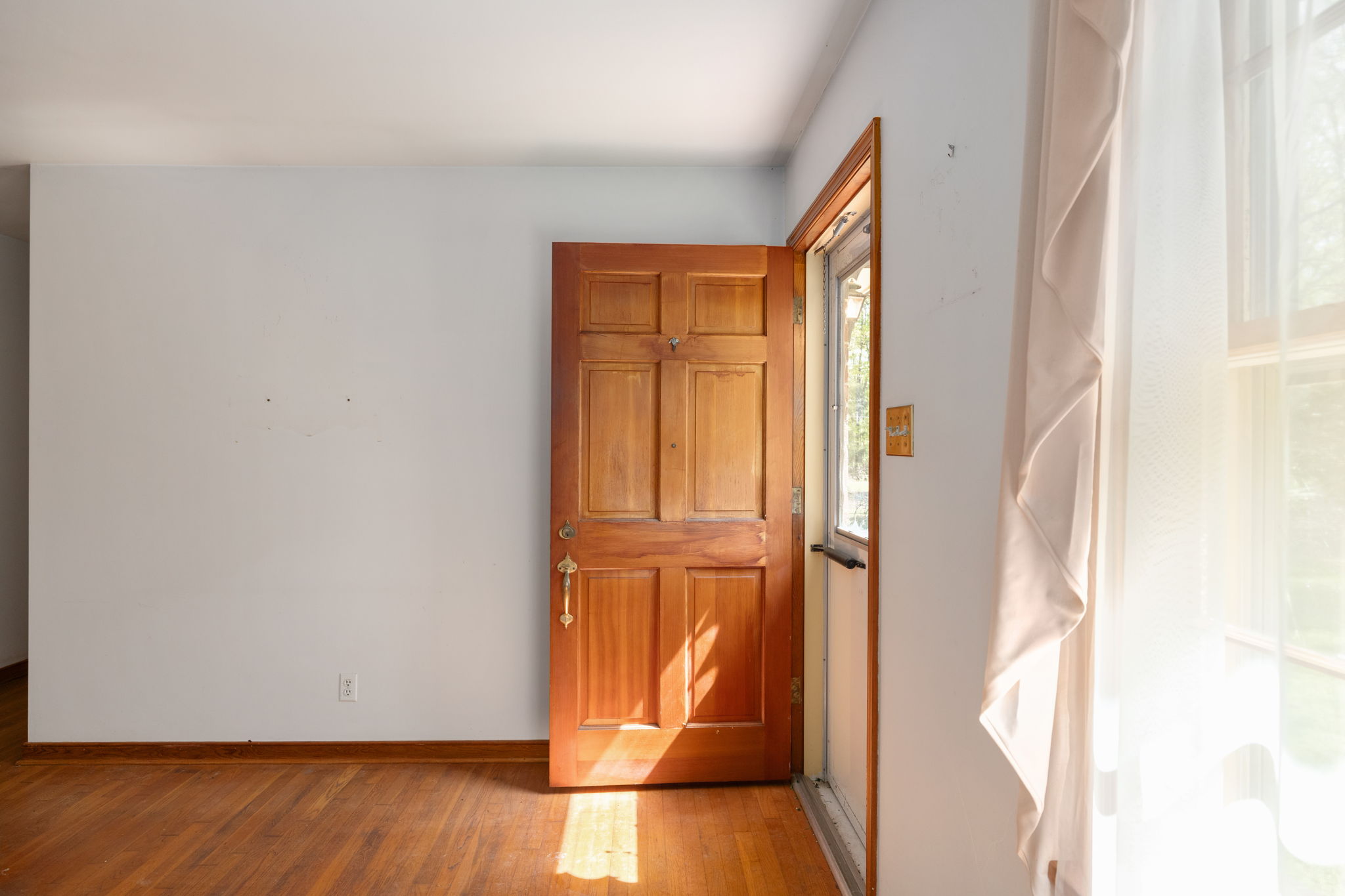  Photo 8
