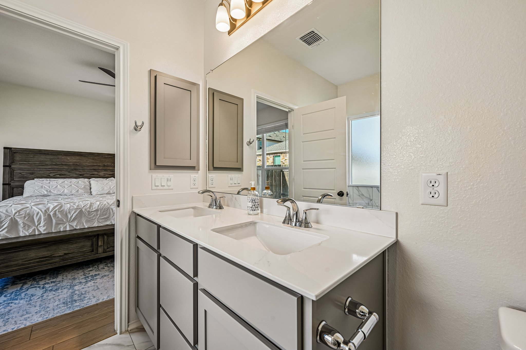 Oxford Vineyard Ln-S1009-041.jpg
