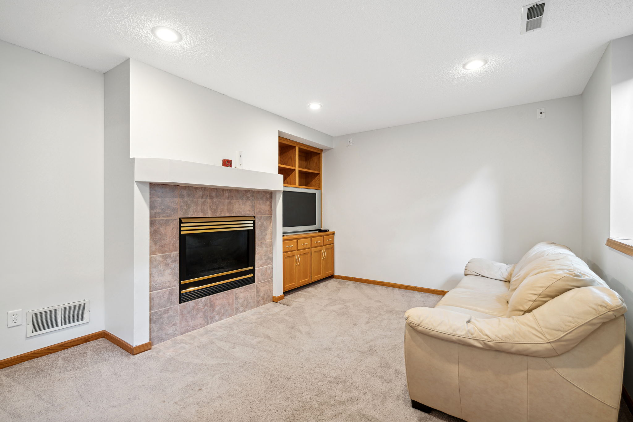 27_Interior