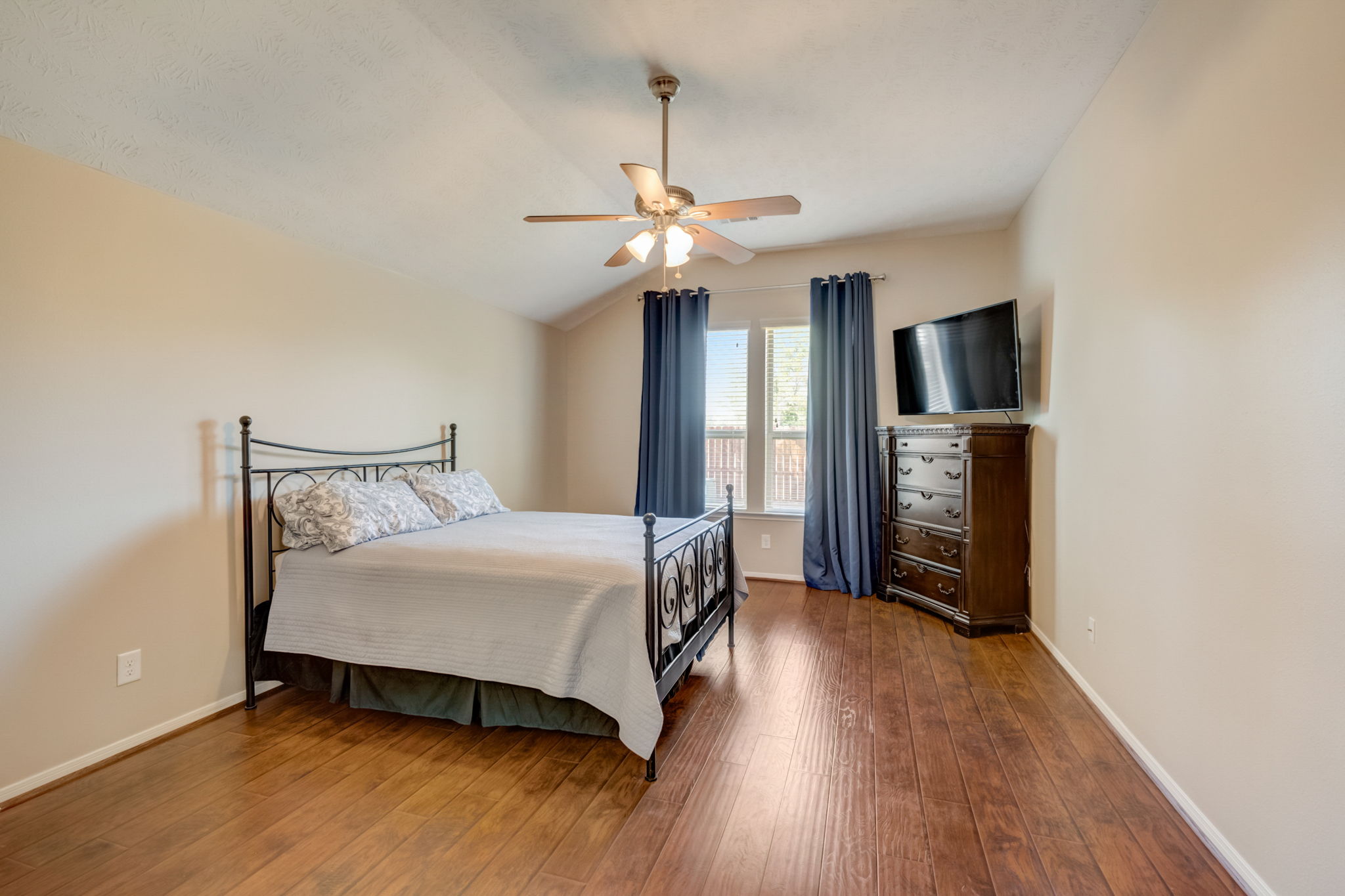 Ember Village Ln-028