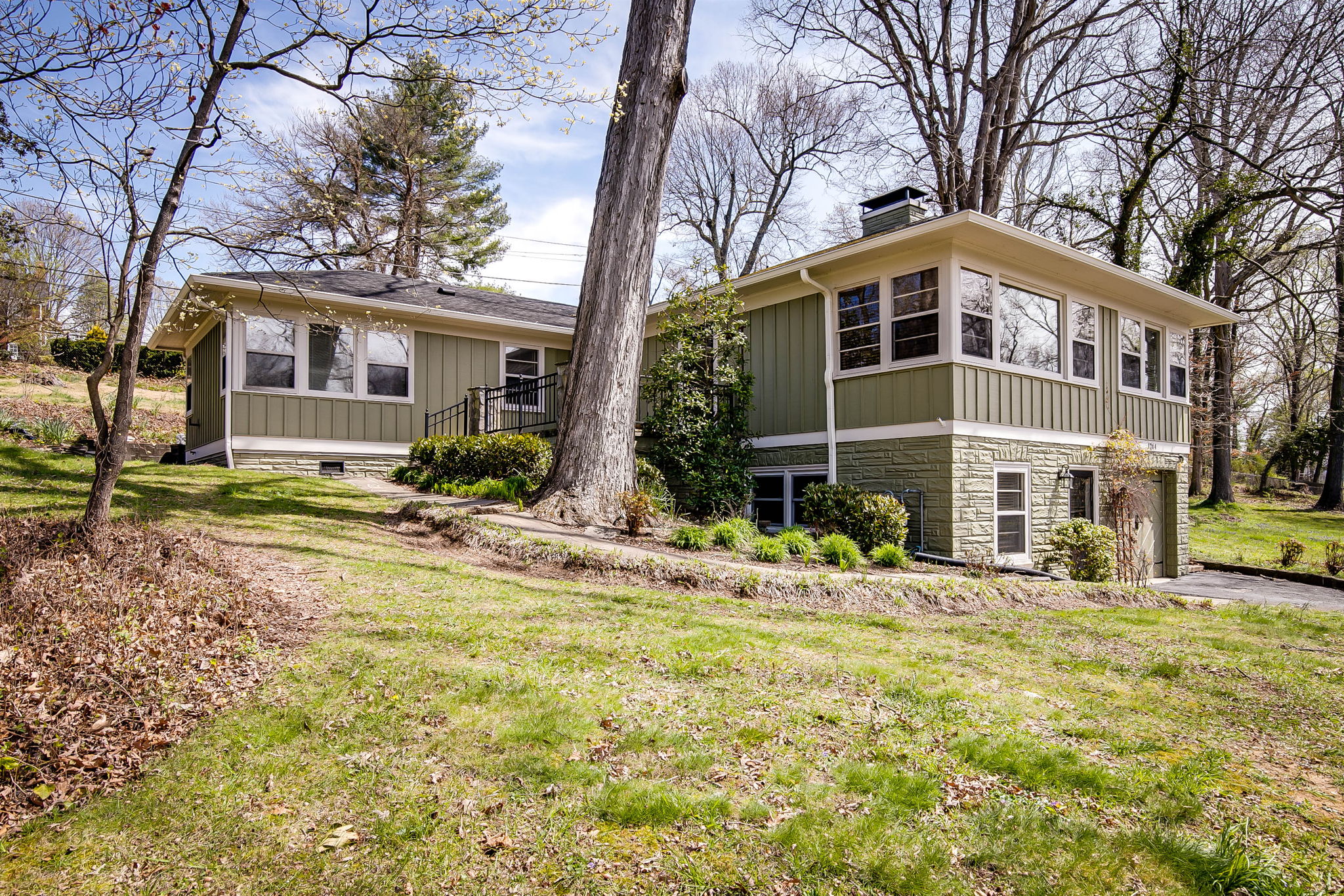 1264 Catawba St, Kingsport, TN 37660 HomeSelfies