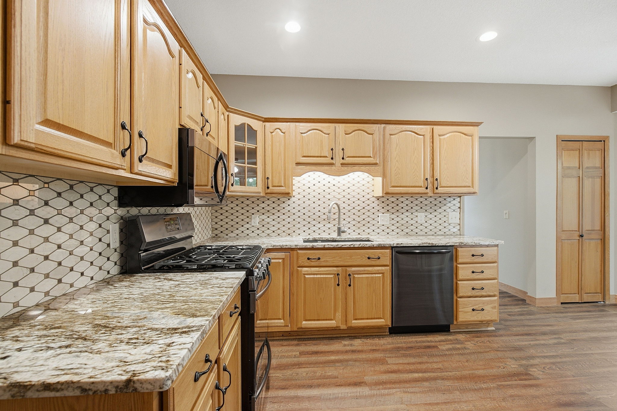  Photo 29