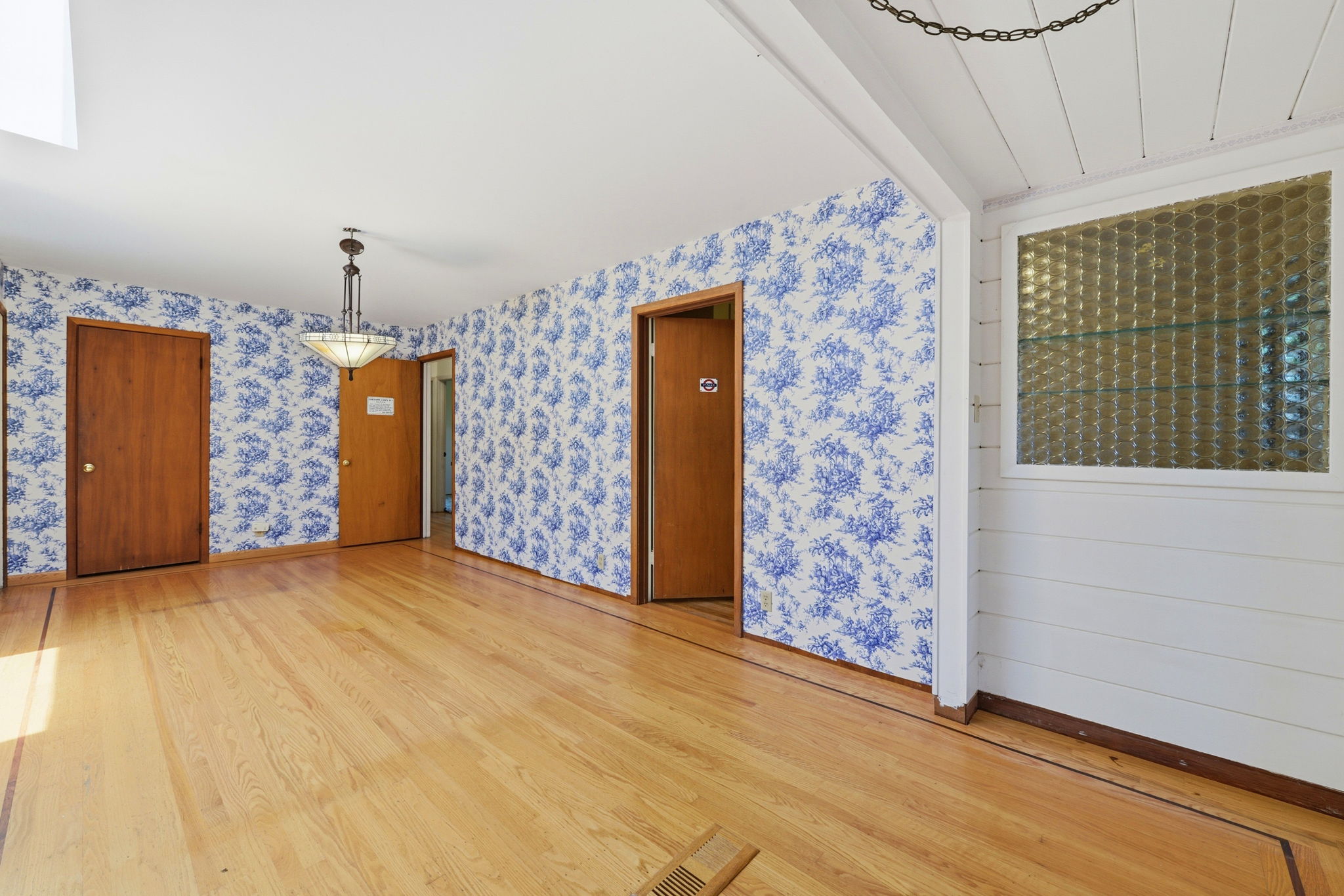 018_F8_1265 Altschul Ave
