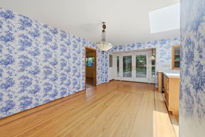 016_F8_1265 Altschul Ave