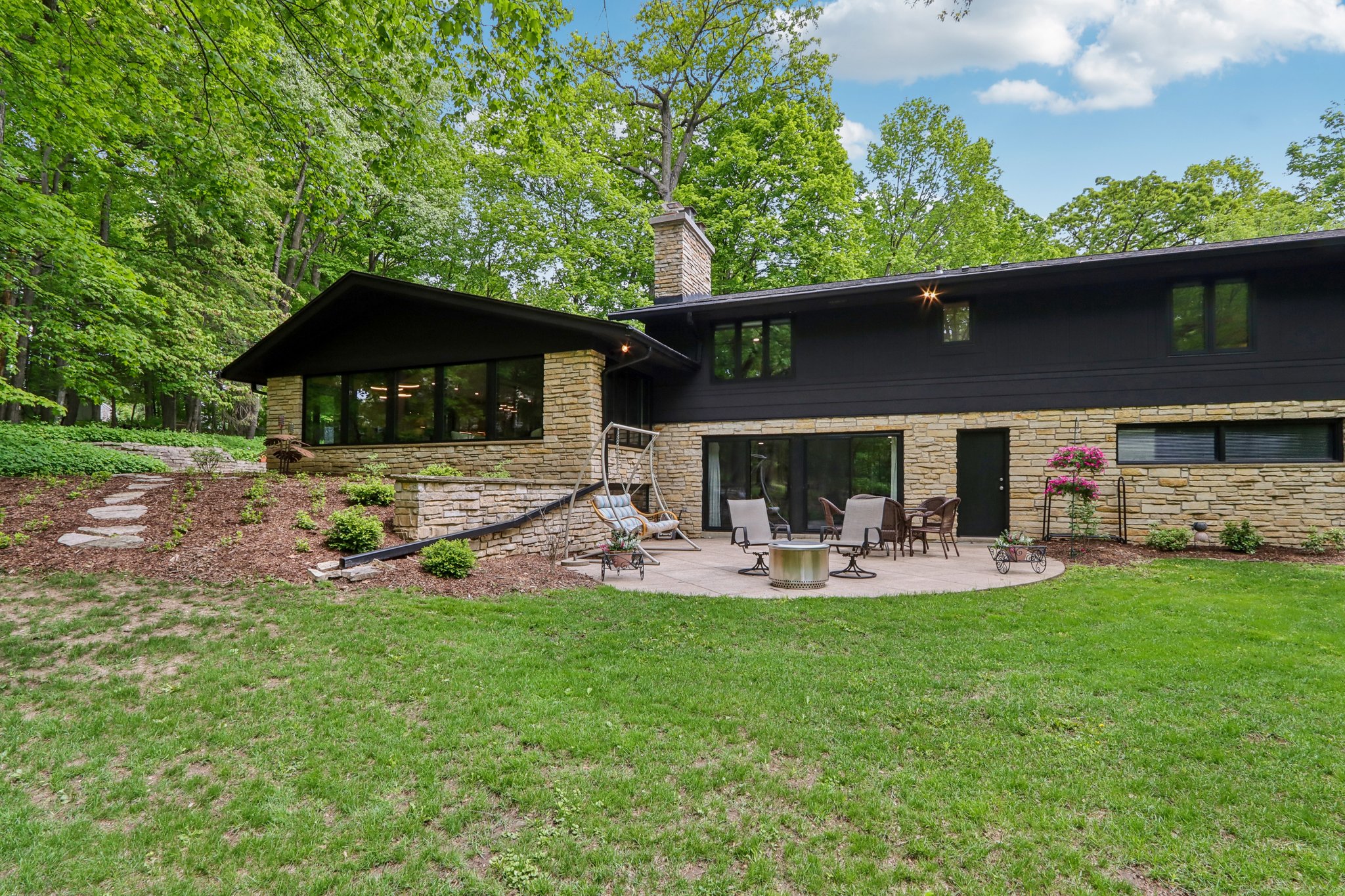 Valley Ridge Dr-2805-065.jpg