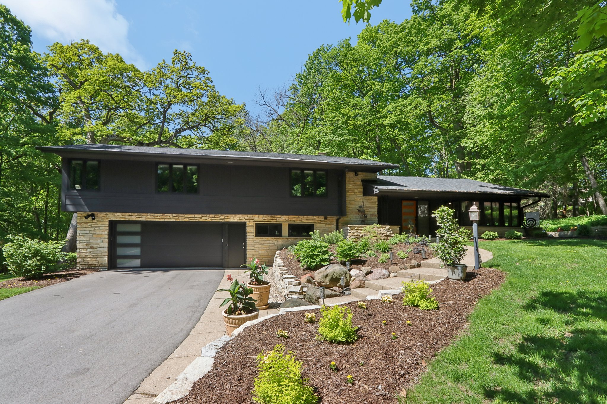 Valley Ridge Dr-3005-1-002.jpg